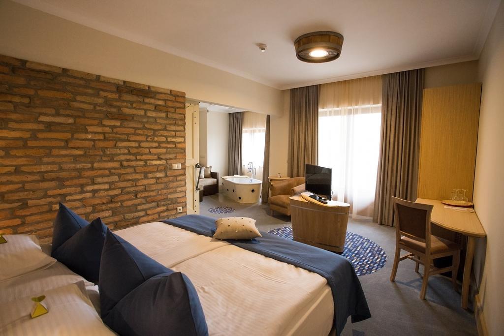 Crocus Gere Bor Hotel Resort & Wine Spa Villány Oda fotoğraf