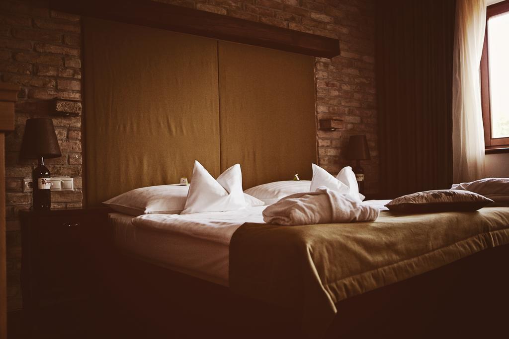 Crocus Gere Bor Hotel Resort & Wine Spa Villány Oda fotoğraf