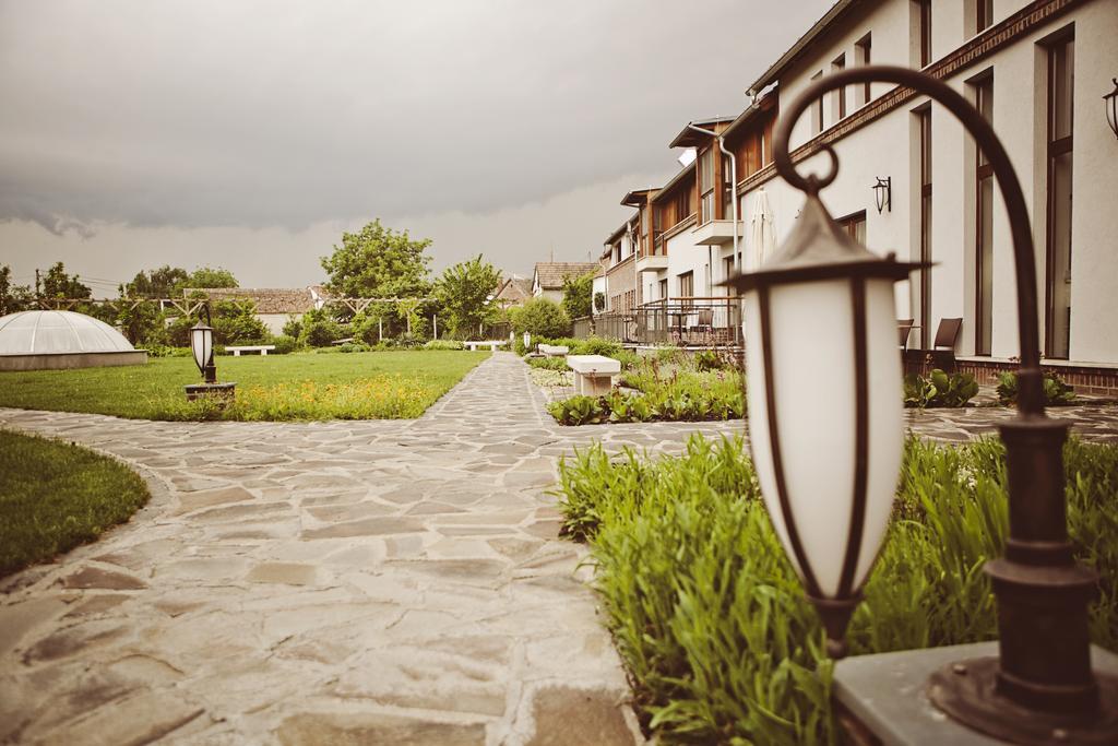 Crocus Gere Bor Hotel Resort & Wine Spa Villány Dış mekan fotoğraf